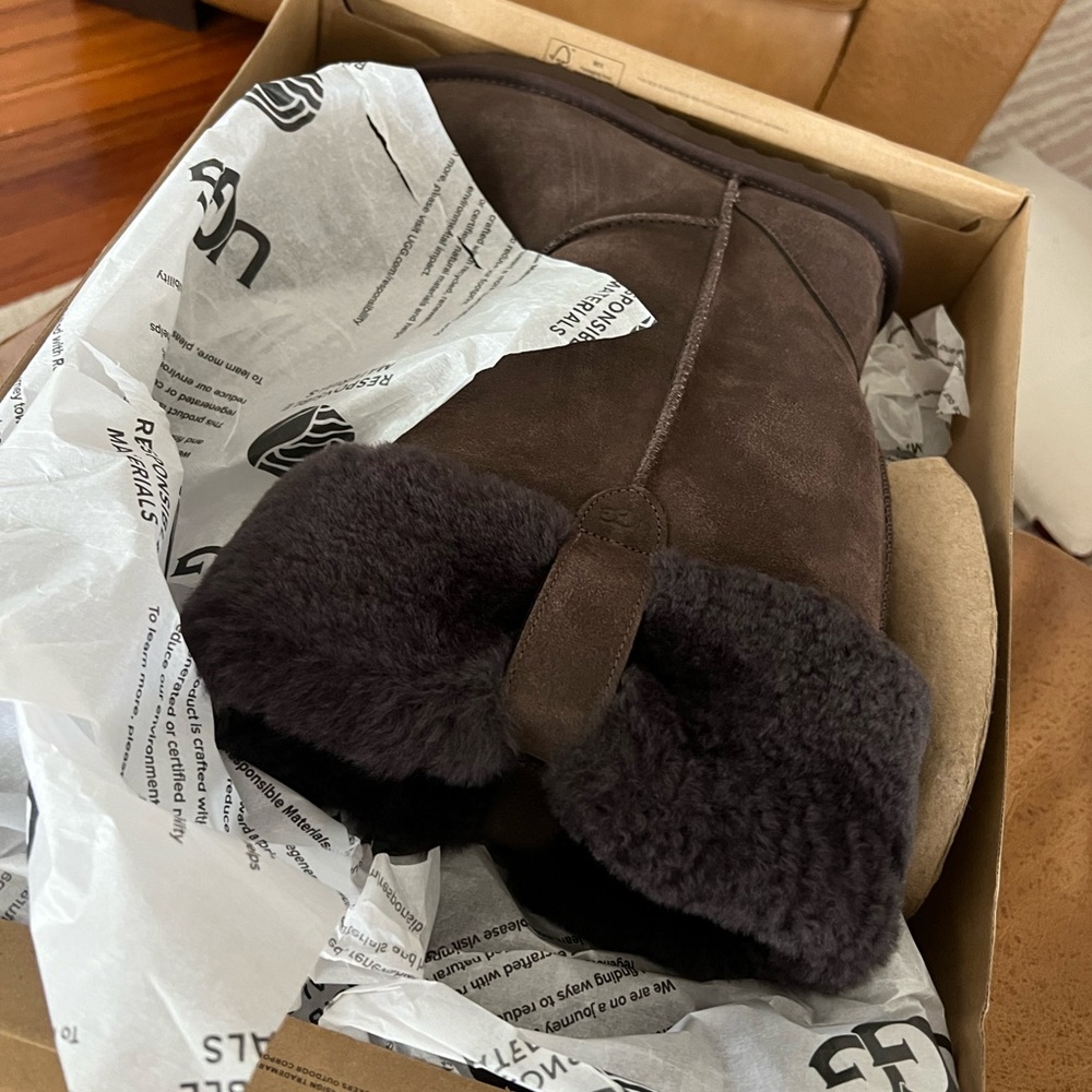 🤎🤎 New UGGs 🤎🤎 - Picture 7 of 15